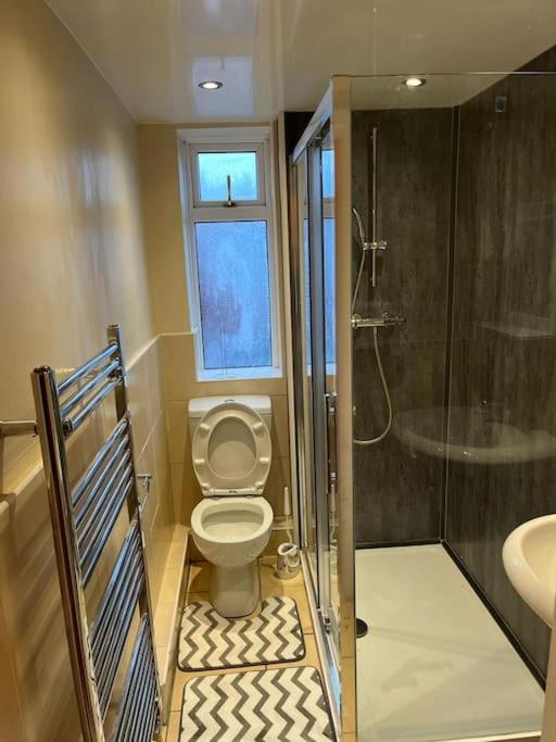 Ovington Grove 2 Fully Equipped Kitchen Free Parking 3 Bedrooms Netflix Newcastle upon Tyne Exterior photo